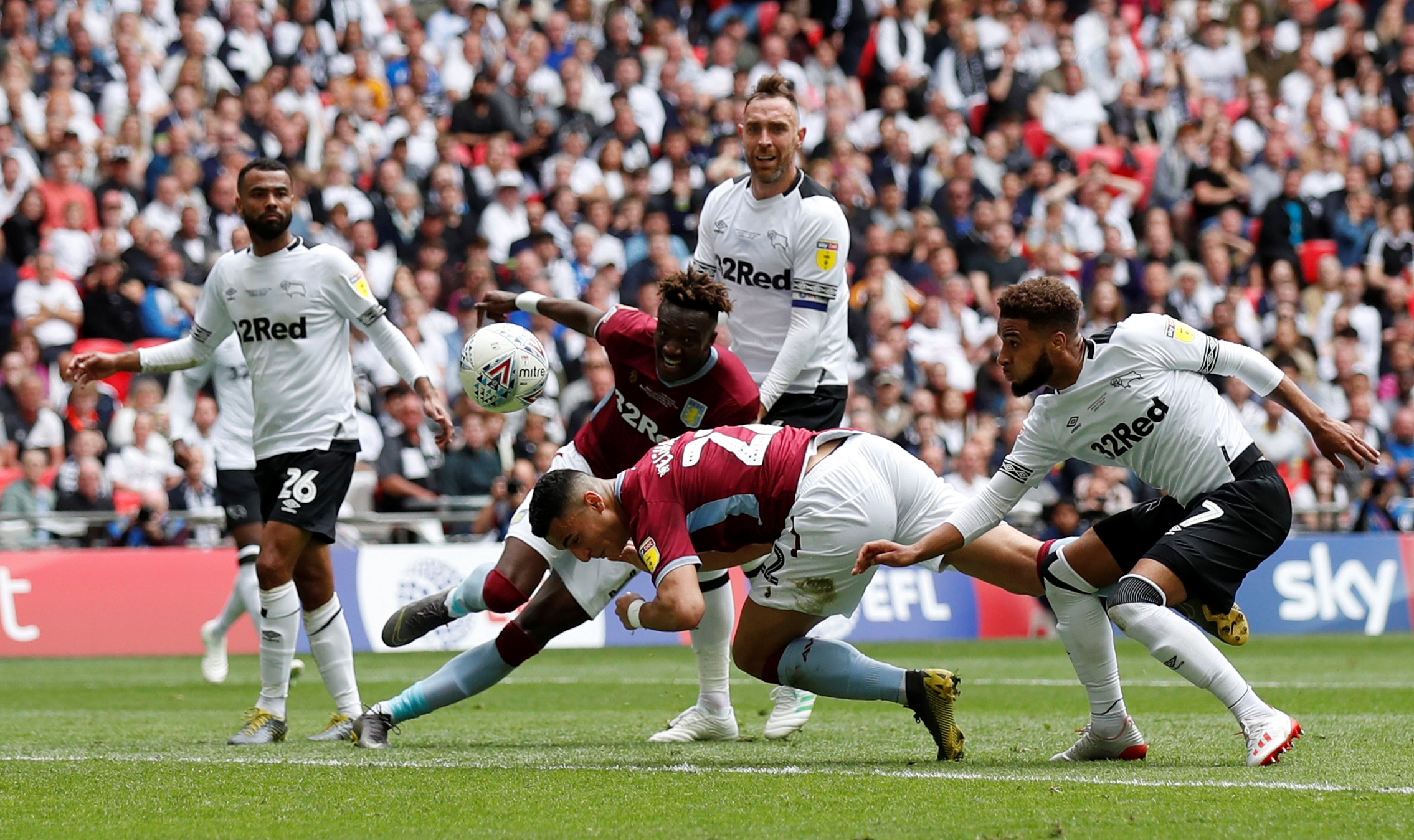 浓眉：我们要争取更高的排名 进入附加赛后一切都有可能