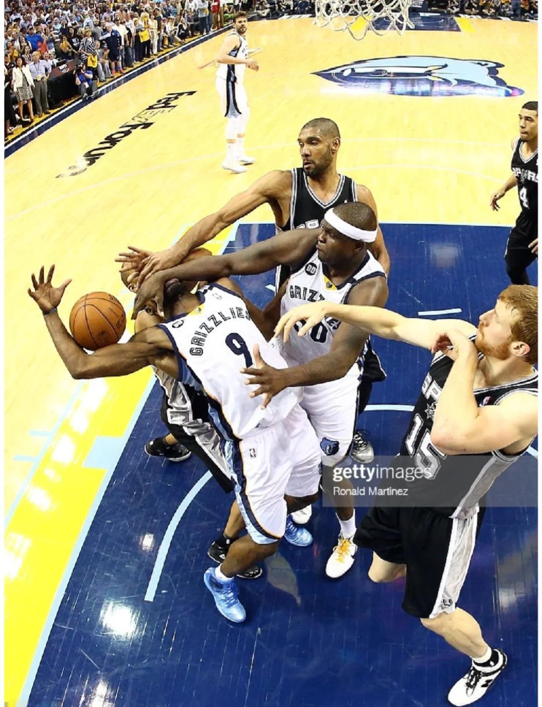 NBA｜ 库里贡献24分 勇士送魔术4连败